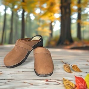 Simson   Low Classic Tan Nubuck Swedish Clogs Size EU40/US 9
